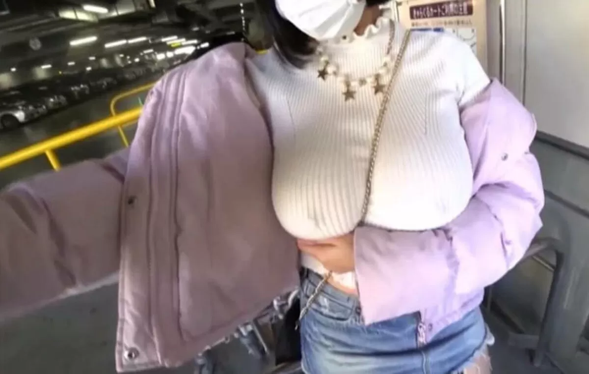 着衣越し乳首エロ画像008
