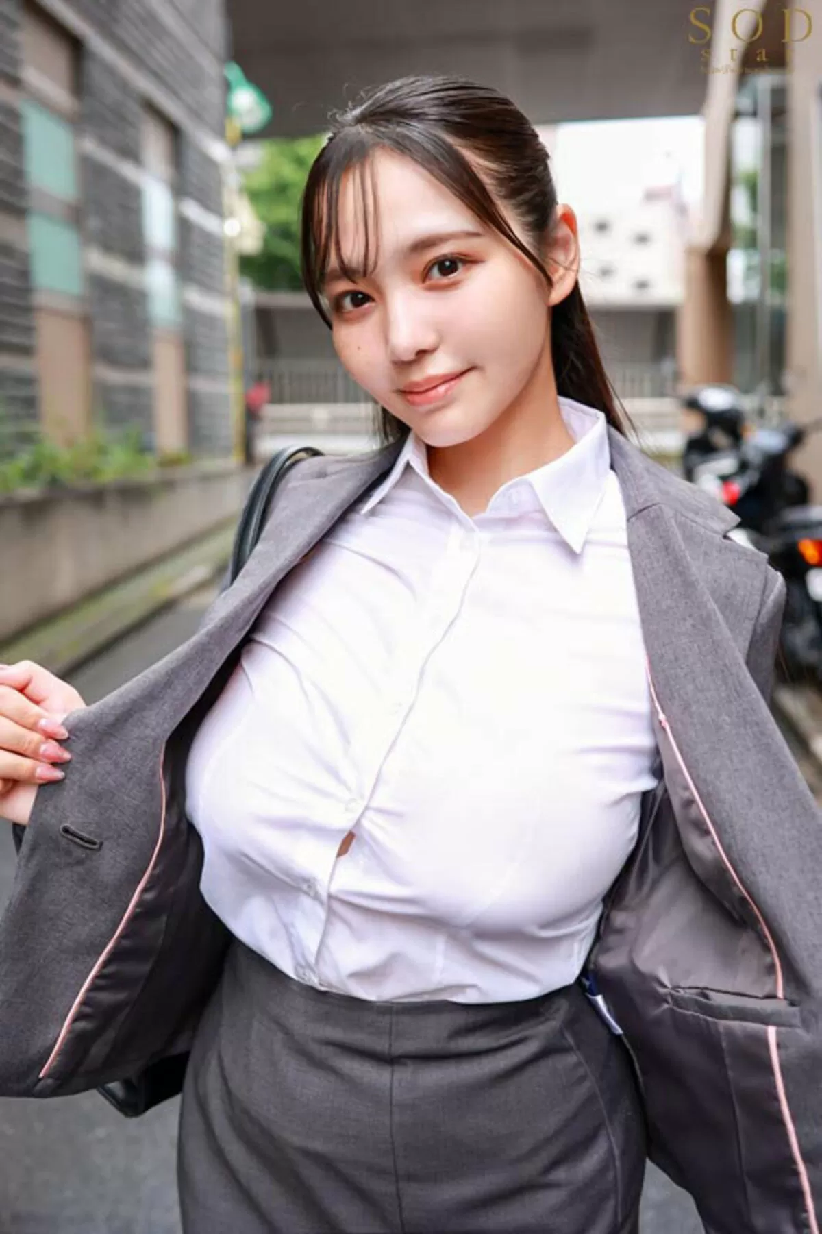着衣越し乳首エロ画像022