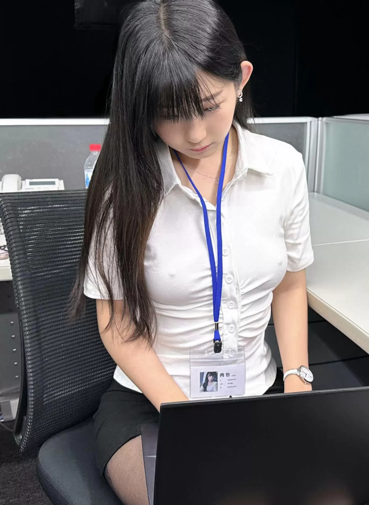 着衣越し乳首エロ画像030