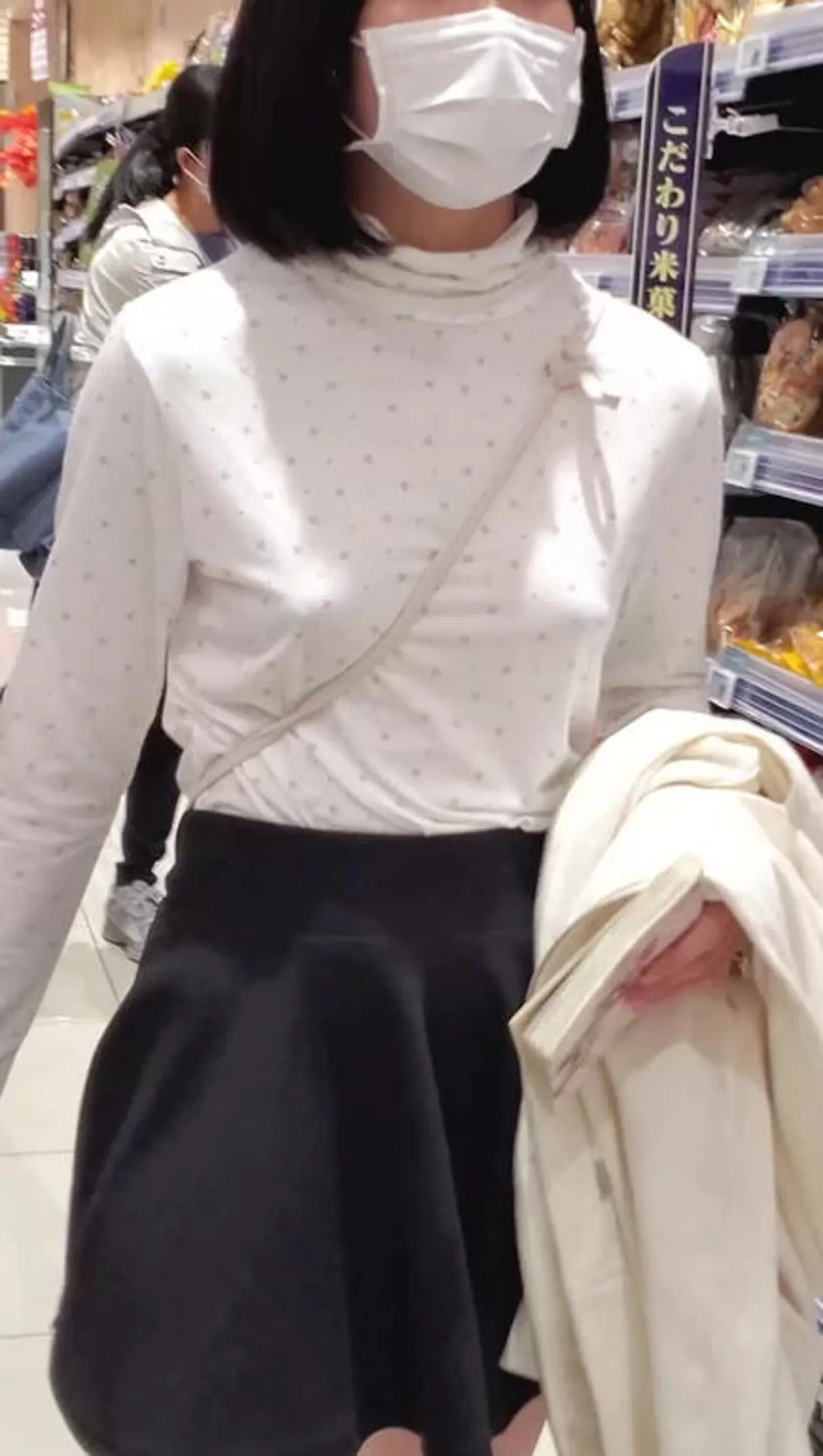 着衣越し乳首エロ画像031