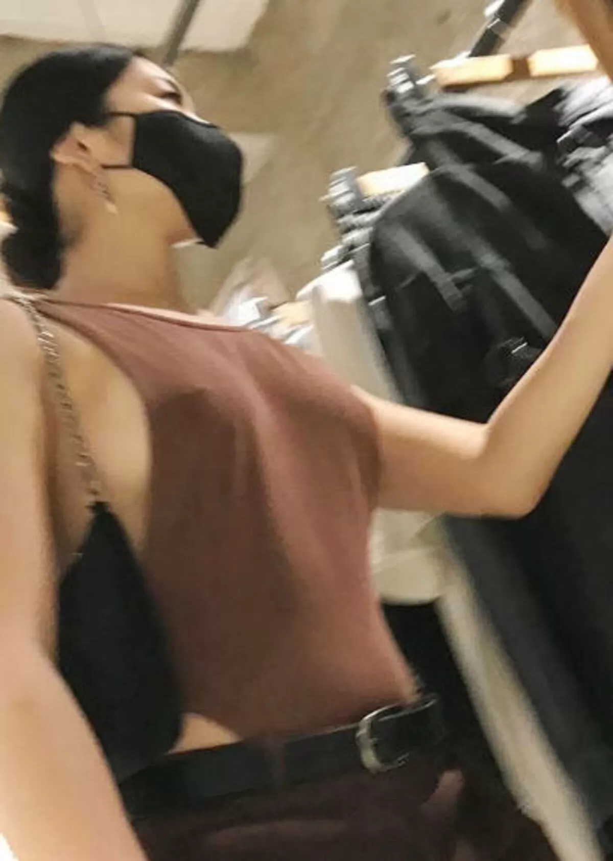 着衣越し乳首エロ画像033