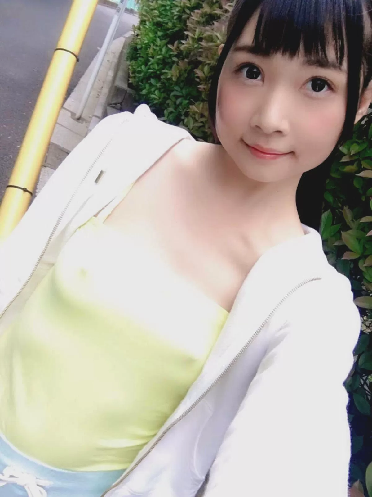 着衣越し乳首エロ画像067
