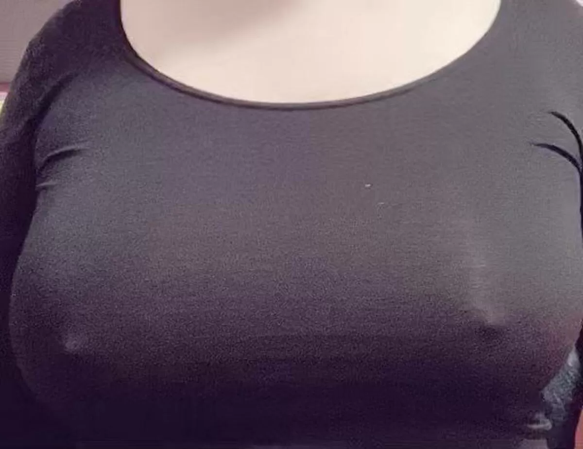 着衣越し乳首エロ画像075