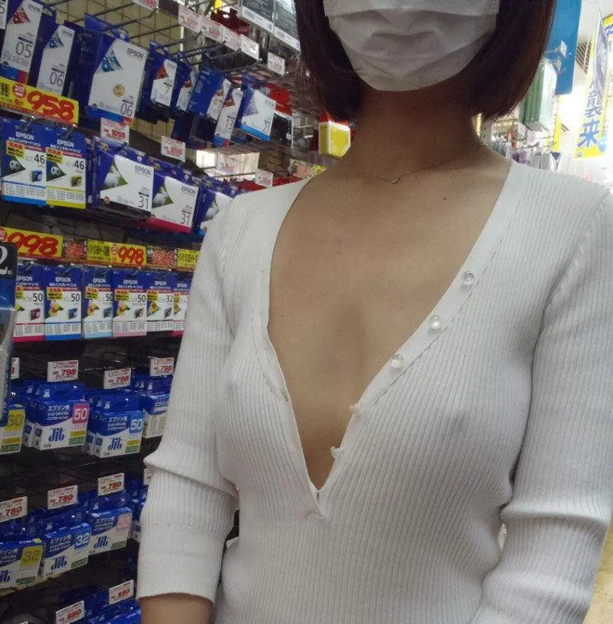 着衣越し乳首エロ画像112