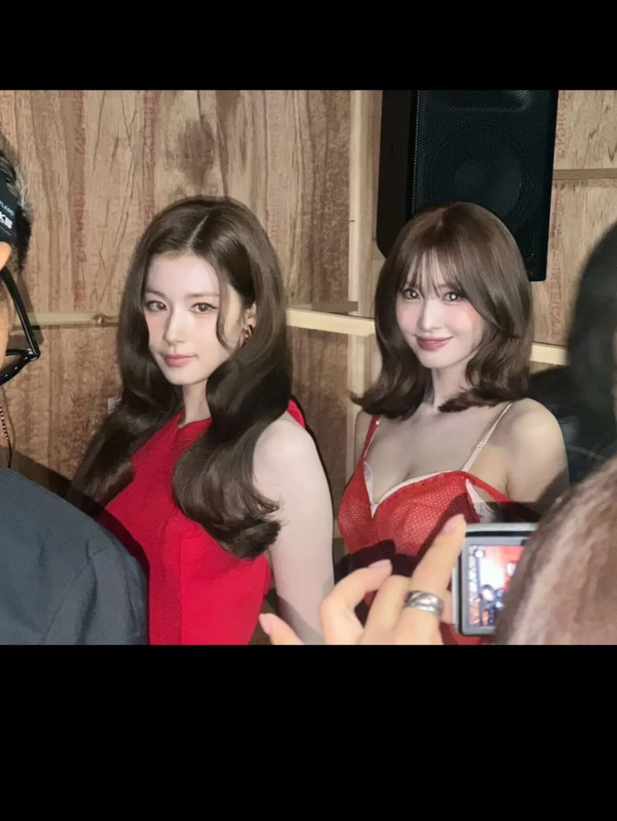 【画像】TWICEモモ、プラダイベントで肩紐ズラしブラジャー丸見えドレスが大炎上007