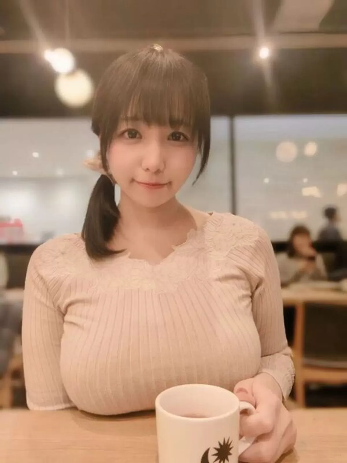 【画像】なめテレ新人爆乳アナ藤田美咲、着衣巨乳が初放送で大反響014