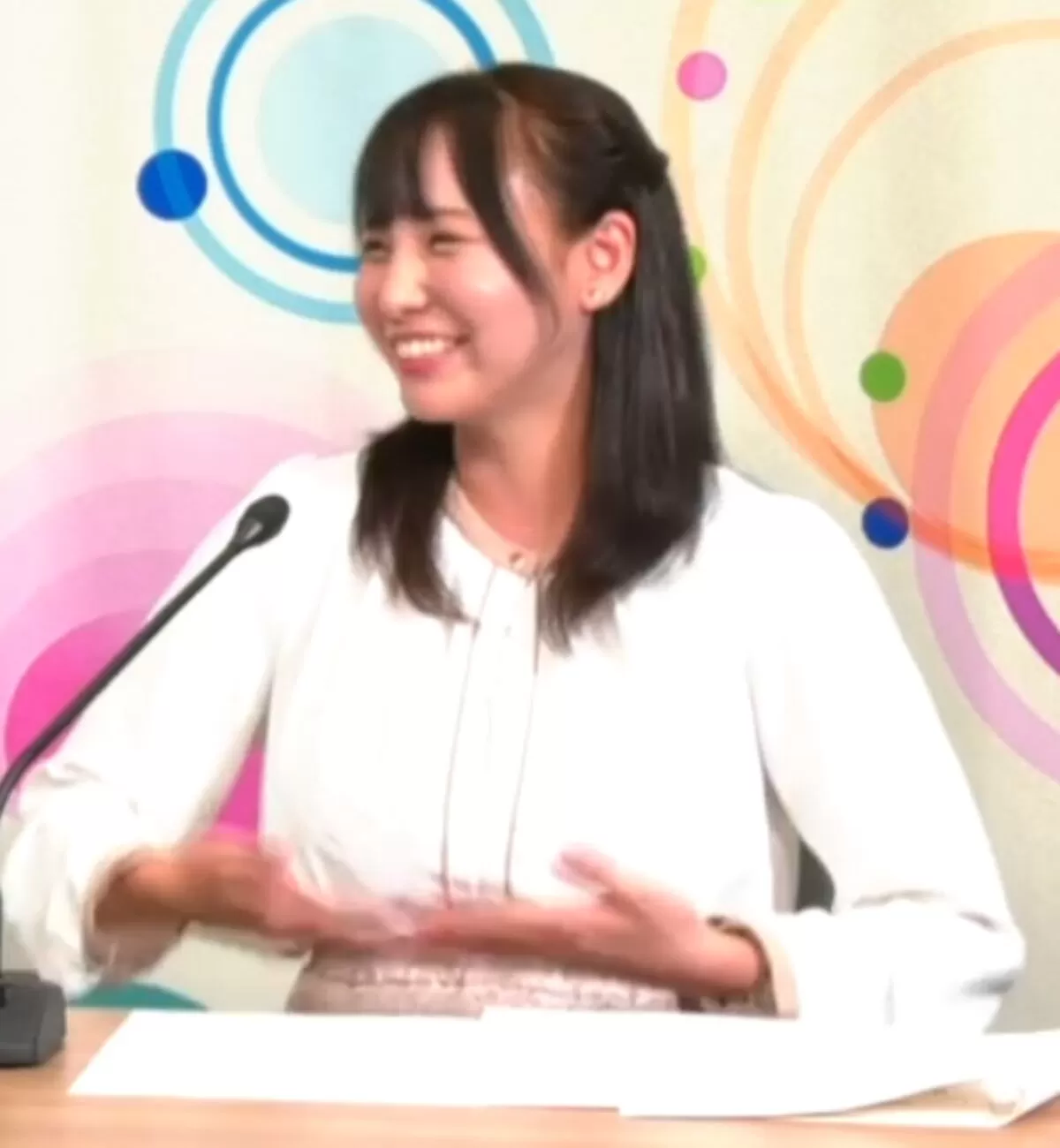 【画像】なめテレ新人爆乳アナ藤田美咲、着衣巨乳が初放送で大反響016