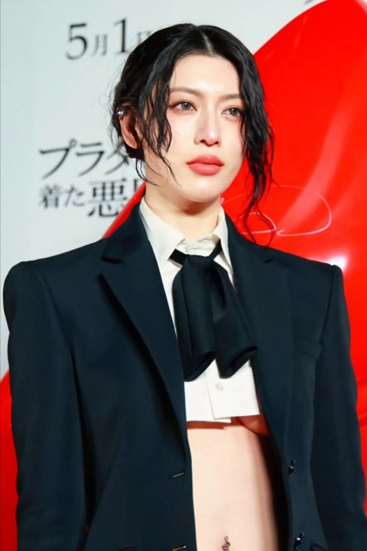 【画像】プラダを着た悪魔2ジャパンプレミアで三吉彩花、下乳丸見えスーツ姿が大反響001