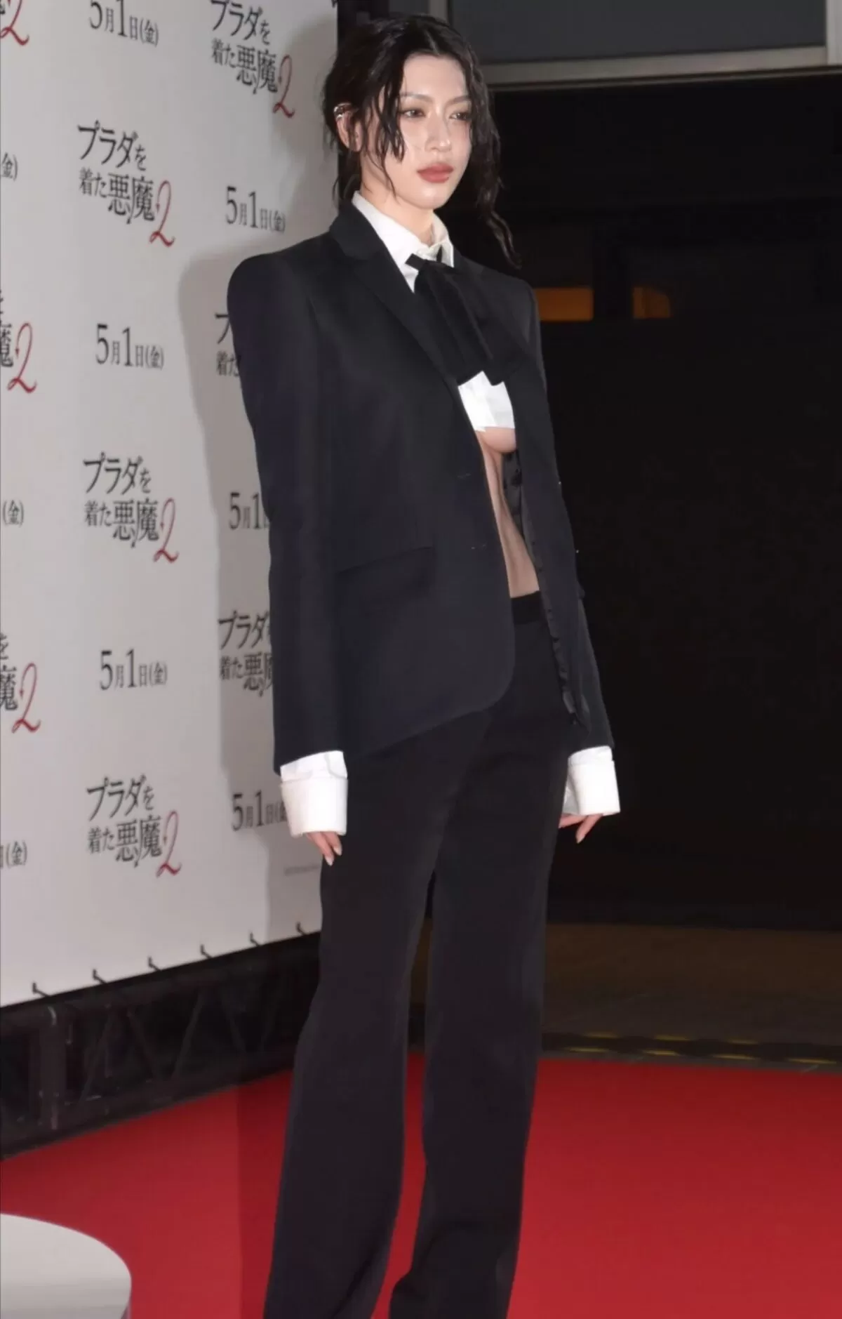 【画像】プラダを着た悪魔2ジャパンプレミアで三吉彩花、下乳丸見えスーツ姿が大反響003