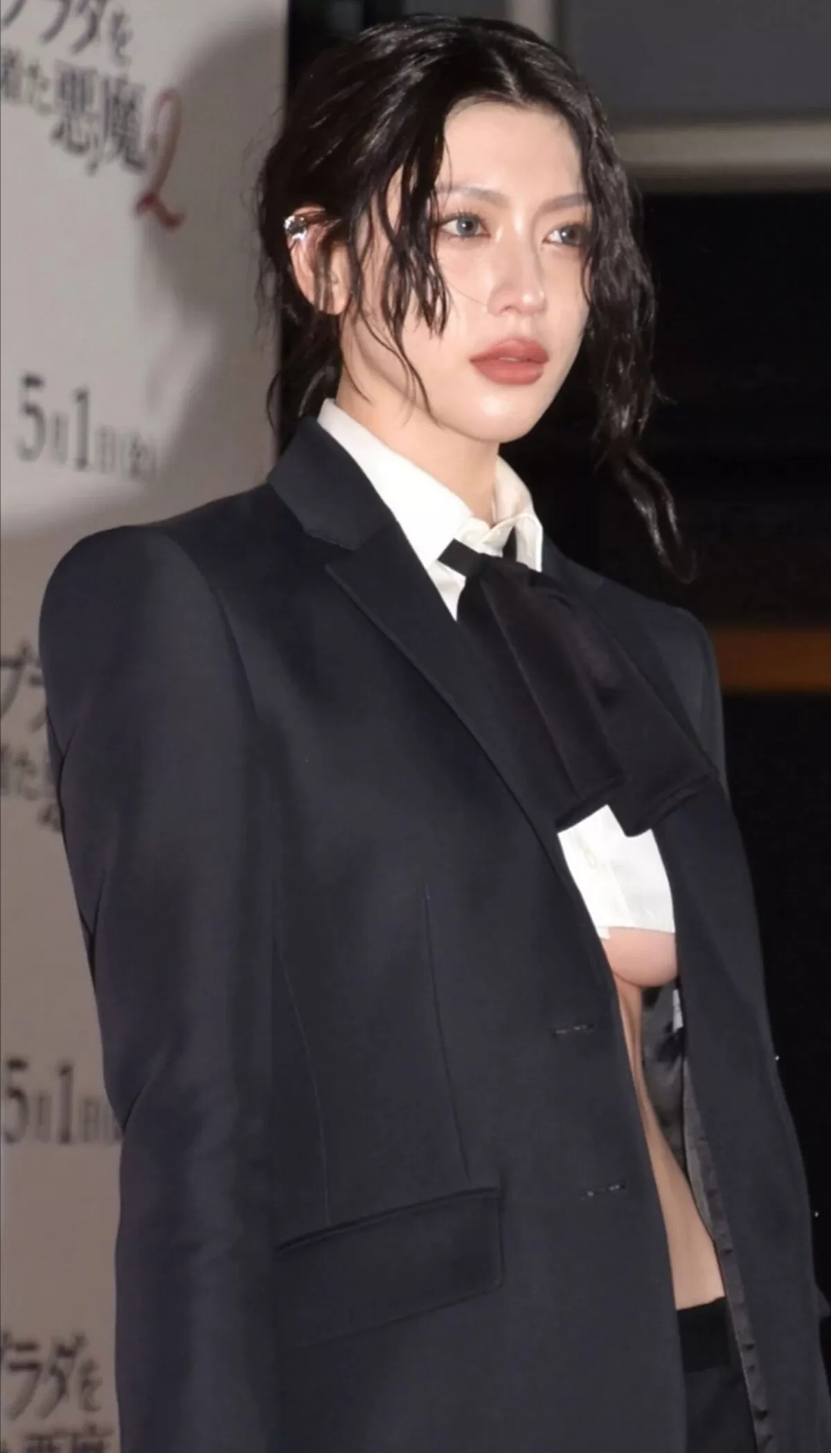 【画像】プラダを着た悪魔2ジャパンプレミアで三吉彩花、下乳丸見えスーツ姿が大反響005
