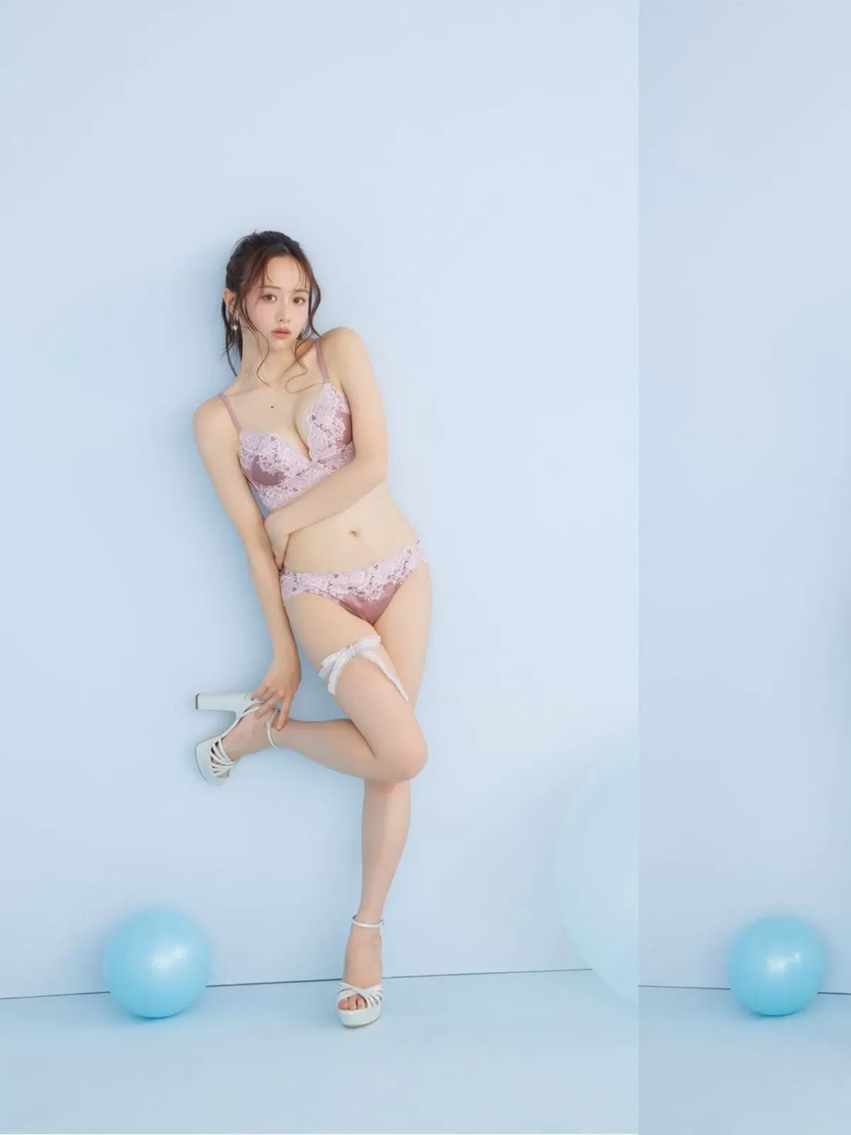 【画像】森香澄、PEACH JOHN新作Tバック下着で尻丸見えのセクシーショット003