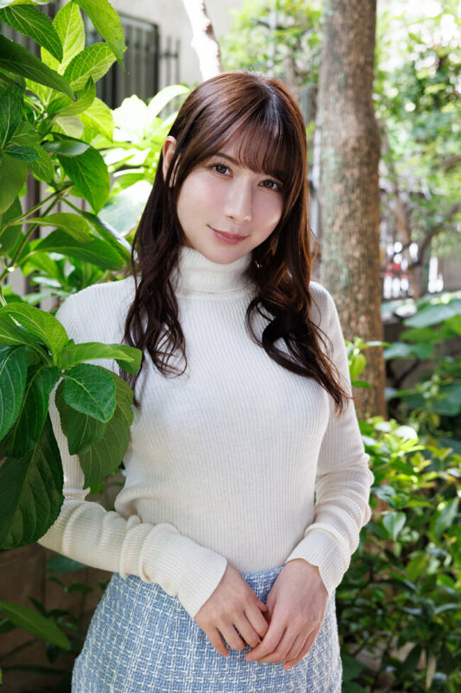 【画像+動画】乳首解禁クォーター美女グラドル百合川サシャ、机の角でマ●コ擦りオナニー披露004
