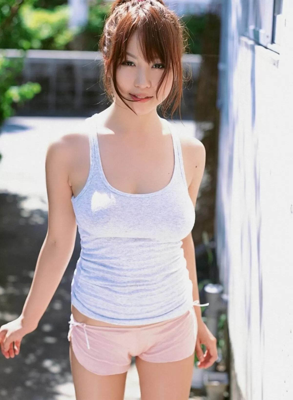巨乳タンクトップのエロ画像036