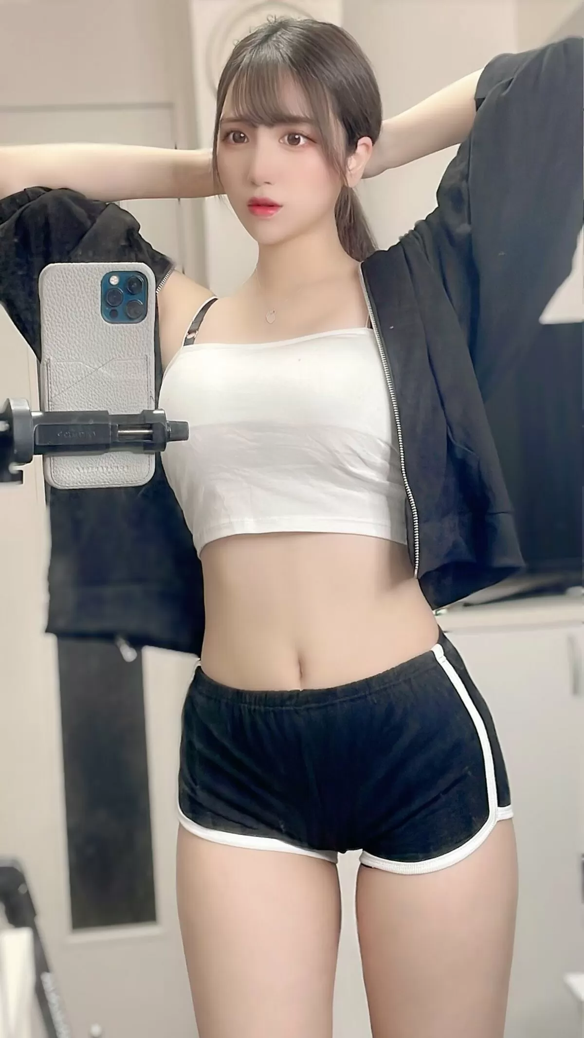 巨乳タンクトップのエロ画像077