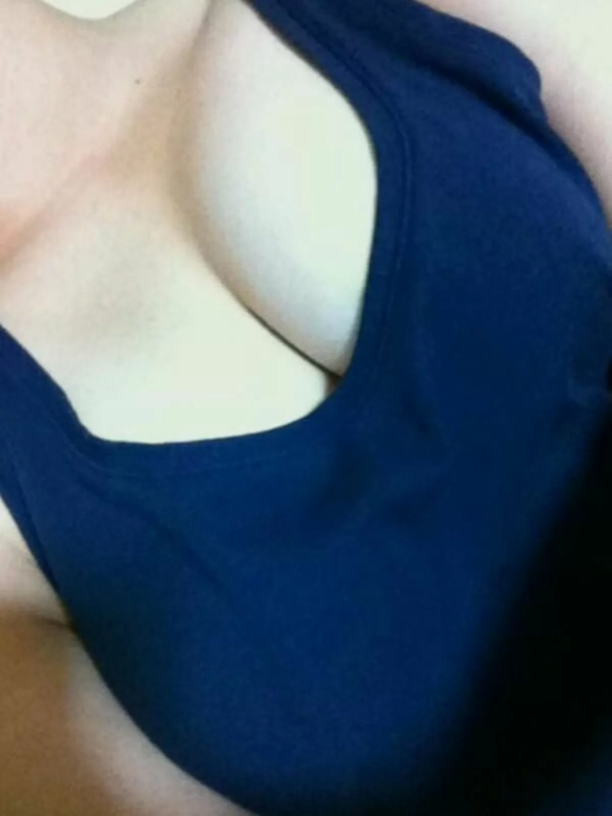 巨乳タンクトップのエロ画像115