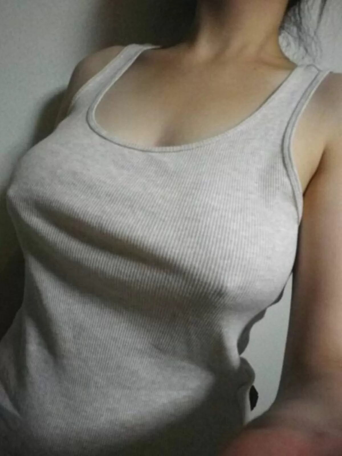 巨乳タンクトップのエロ画像117