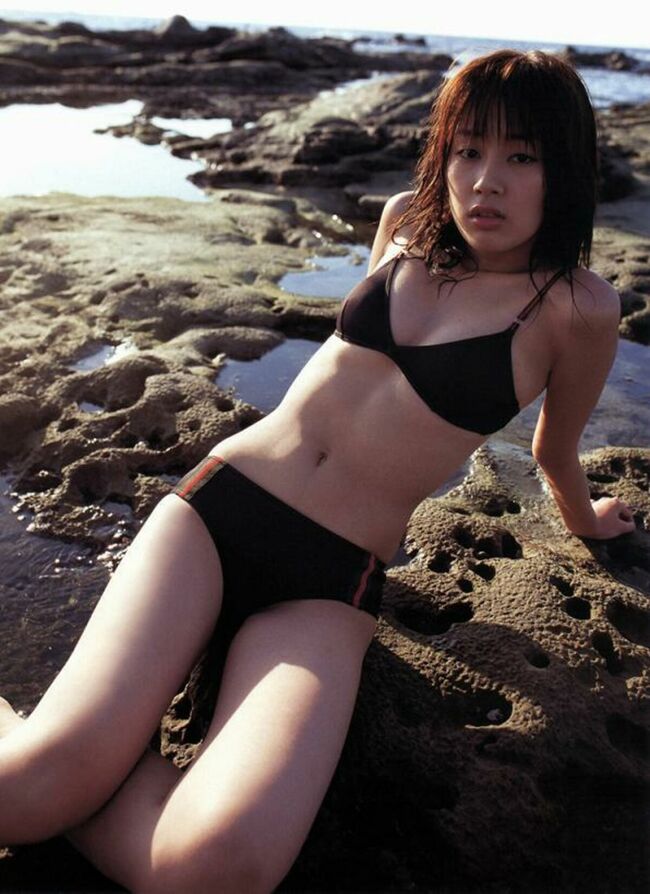 水川あさみエロ画像37枚 若い頃のお宝水着グラビア集めてみた003