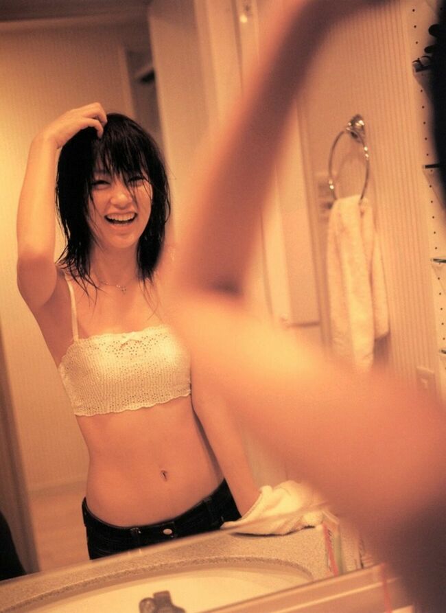 水川あさみエロ画像37枚 若い頃のお宝水着グラビア集めてみた019