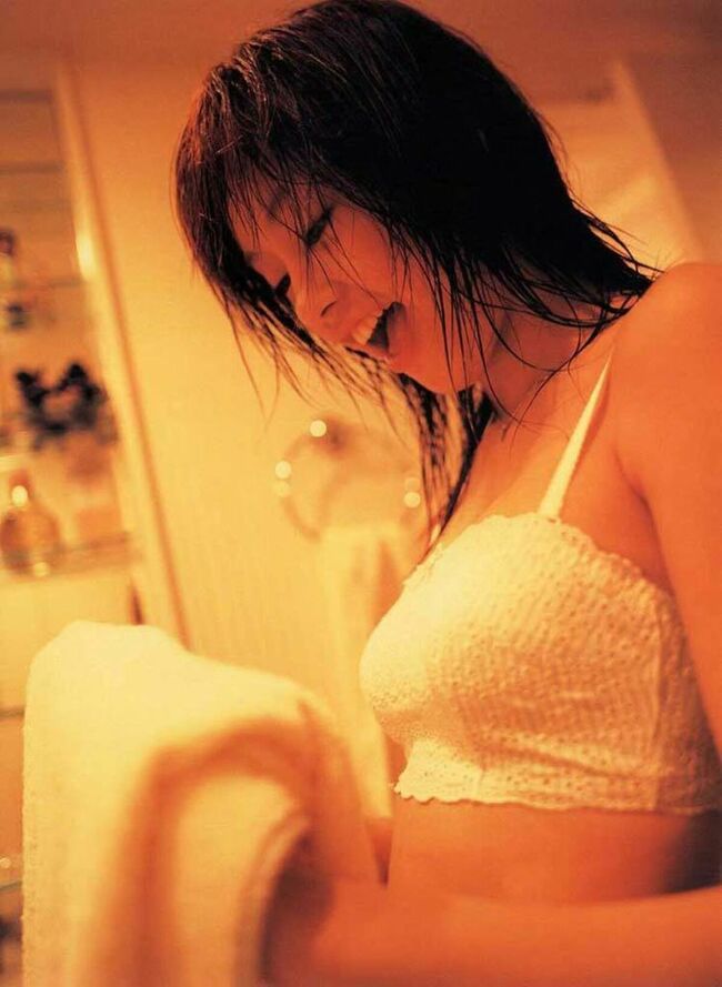 水川あさみエロ画像37枚 若い頃のお宝水着グラビア集めてみた020