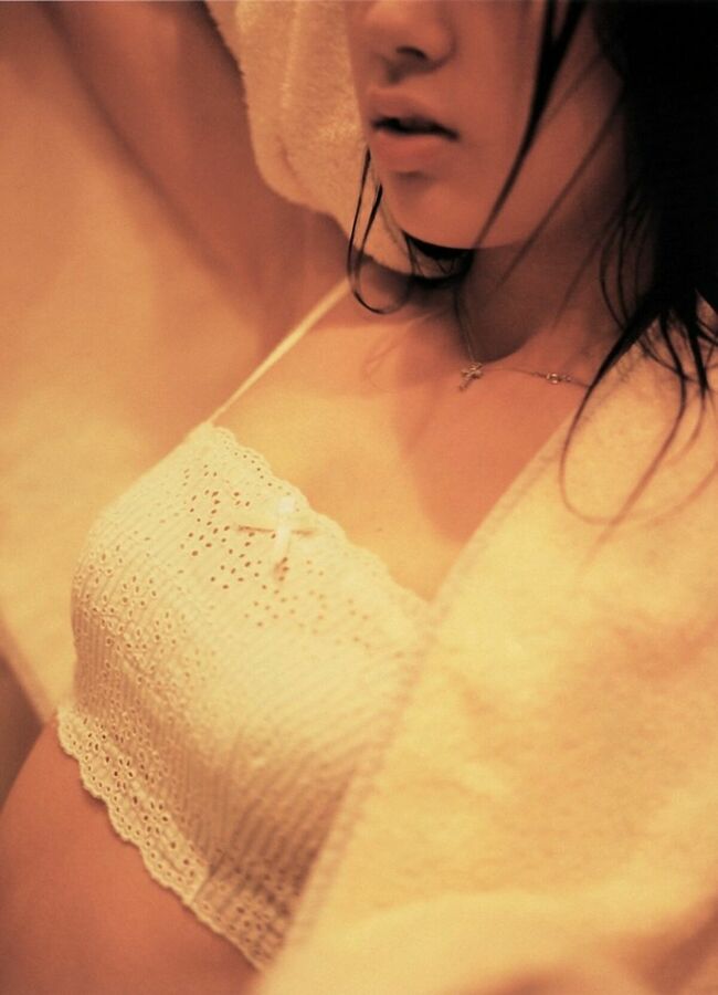 水川あさみエロ画像37枚 若い頃のお宝水着グラビア集めてみた021