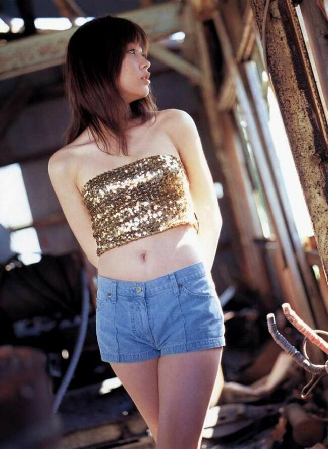水川あさみエロ画像37枚 若い頃のお宝水着グラビア集めてみた030