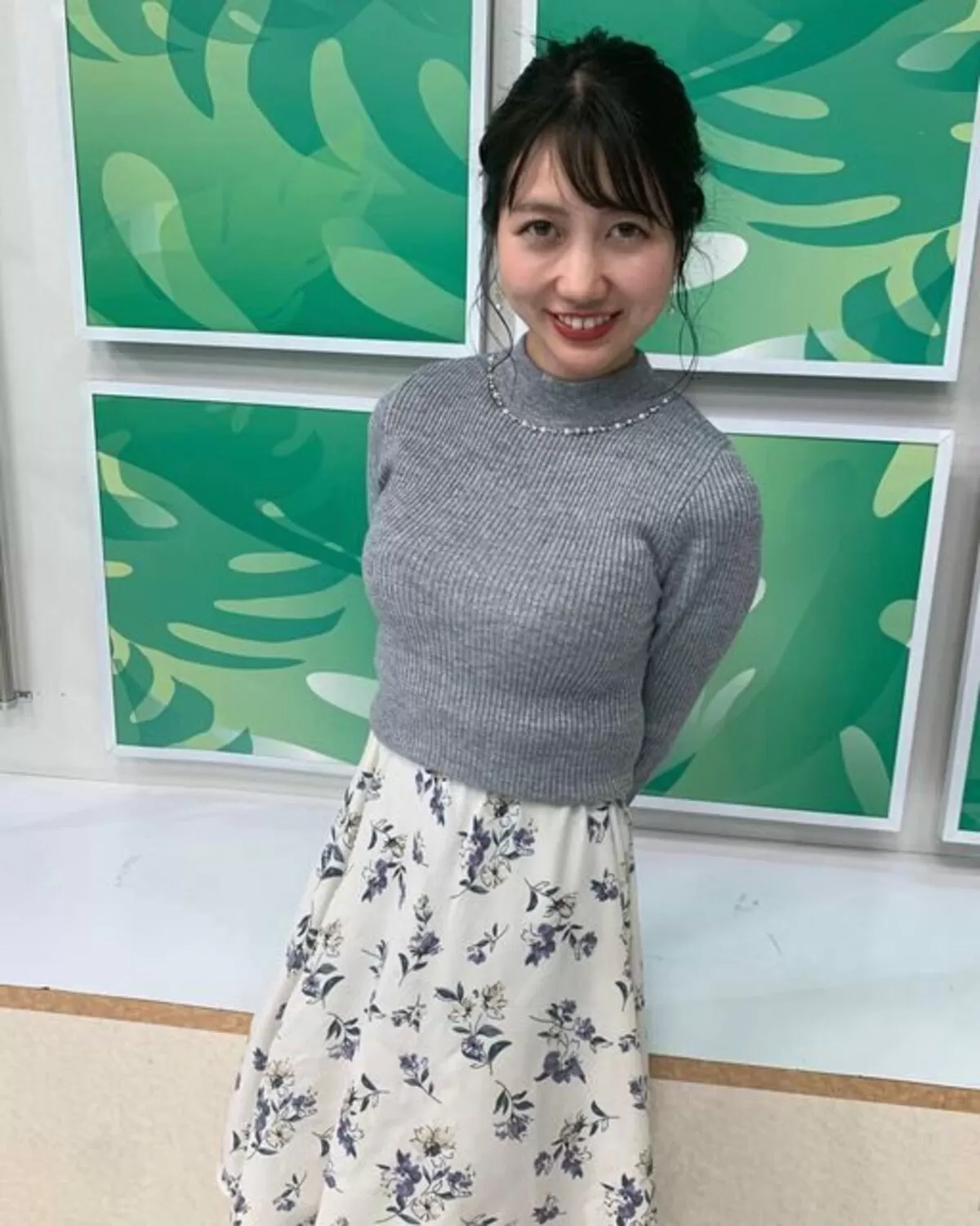 服の上からでもはっきり分かる巨乳女子アナ画像【着衣おっぱい】109枚012