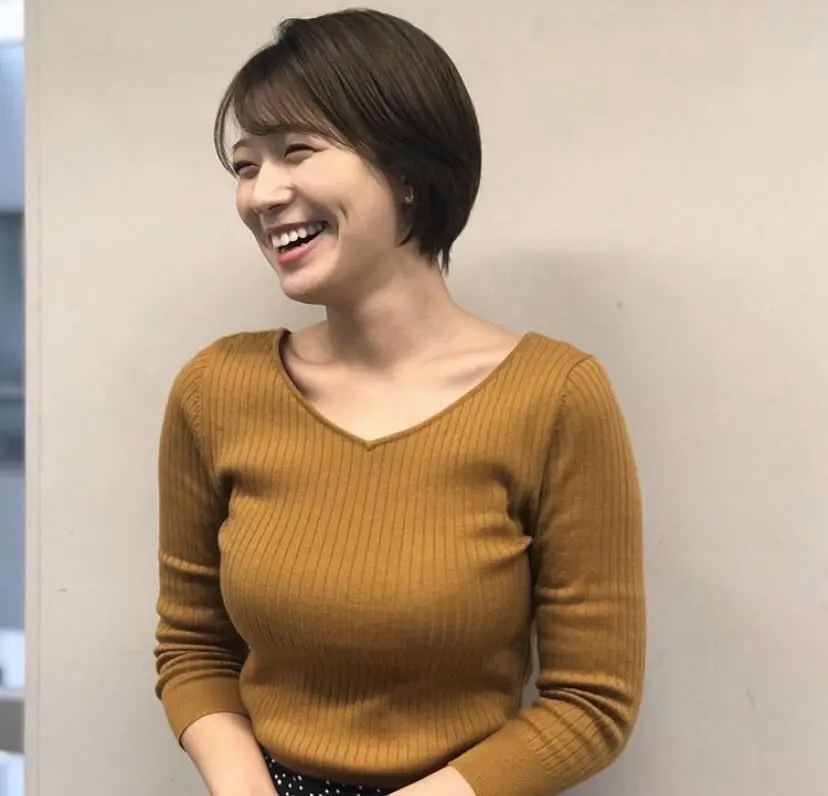服の上からでもはっきり分かる巨乳女子アナ画像【着衣おっぱい】109枚025