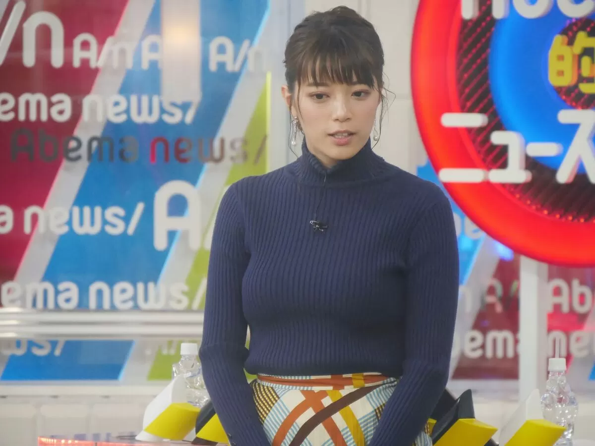 服の上からでもはっきり分かる巨乳女子アナ画像【着衣おっぱい】109枚069