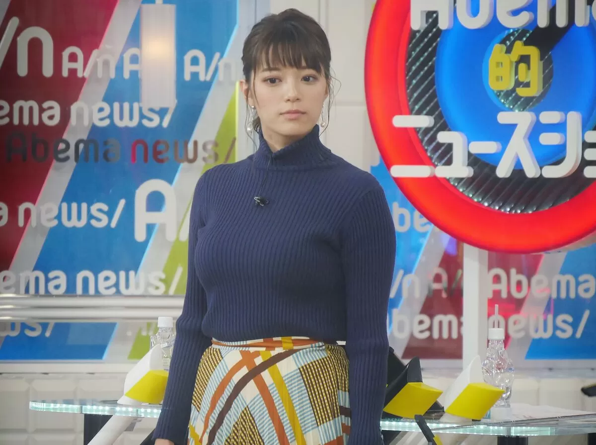 服の上からでもはっきり分かる巨乳女子アナ画像【着衣おっぱい】109枚070