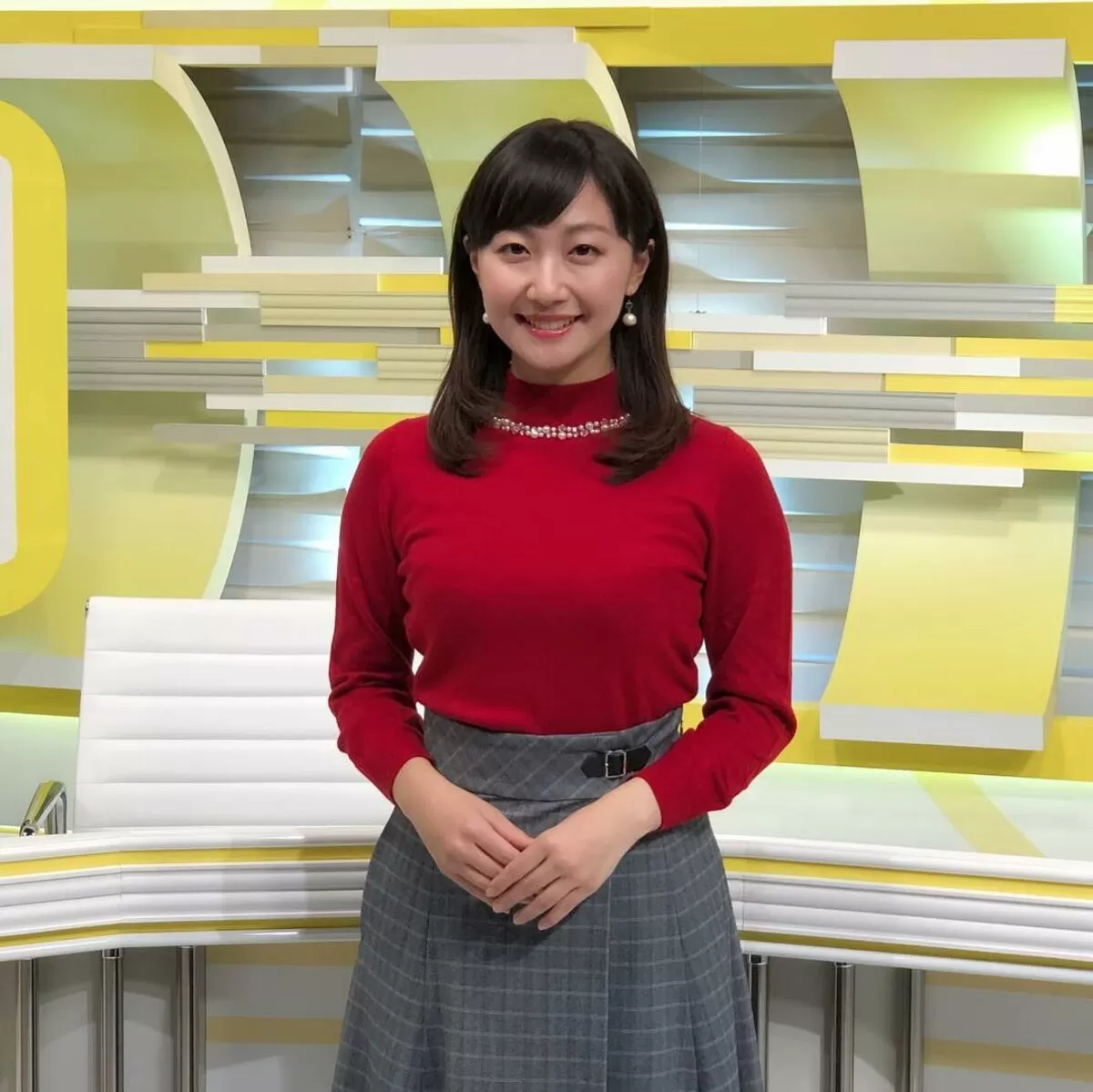 服の上からでもはっきり分かる巨乳女子アナ画像【着衣おっぱい】109枚080