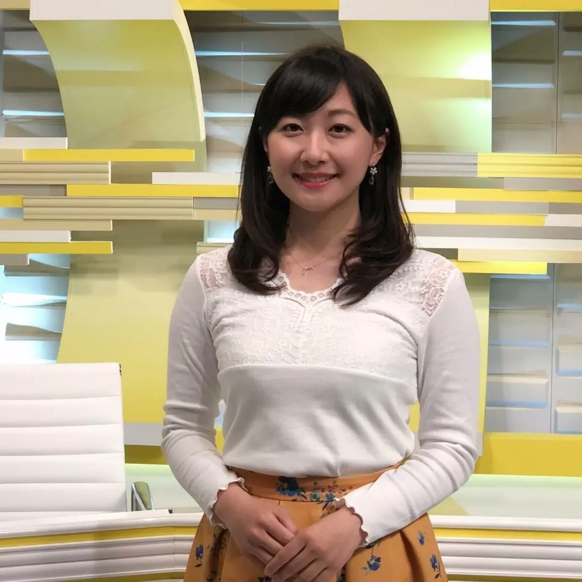服の上からでもはっきり分かる巨乳女子アナ画像【着衣おっぱい】109枚082