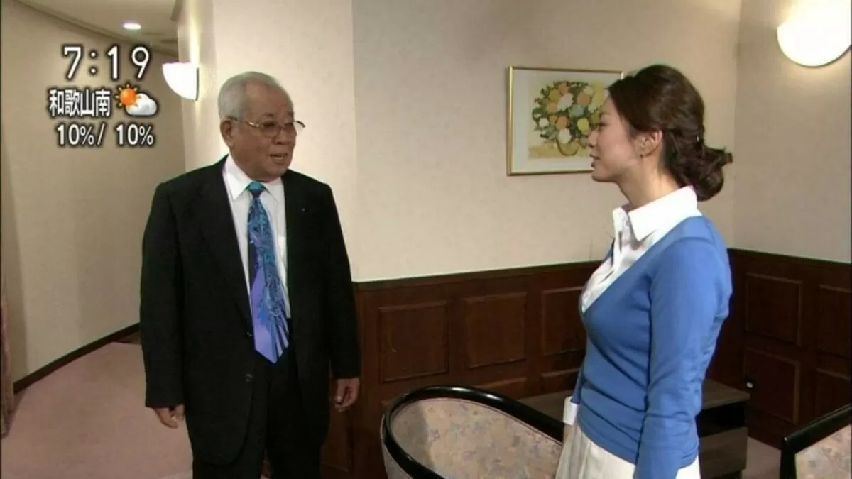 服の上からでもはっきり分かる巨乳女子アナ画像【着衣おっぱい】109枚096