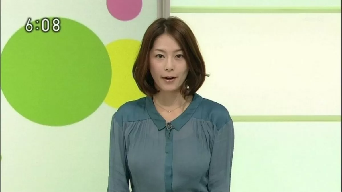 服の上からでもはっきり分かる巨乳女子アナ画像【着衣おっぱい】109枚099