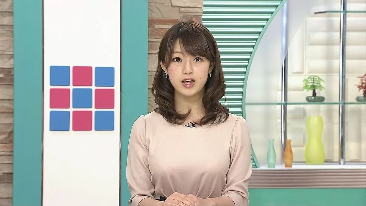 服の上からでもはっきり分かる巨乳女子アナ画像【着衣おっぱい】109枚100