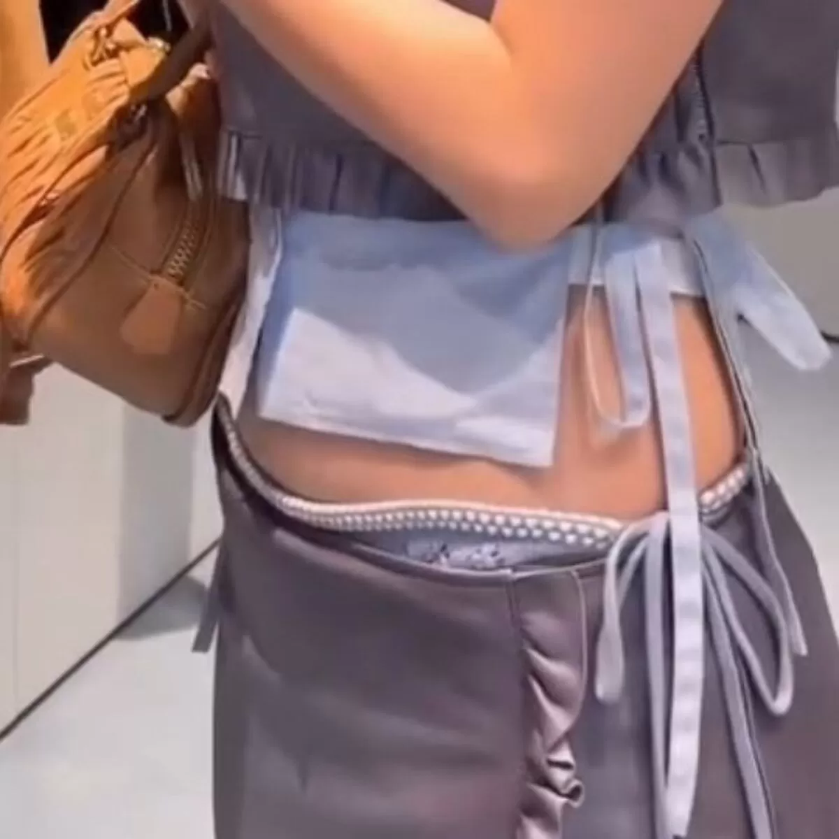 【画像】元乃木坂46齋藤飛鳥、MIU MIUの見せ紐ショーツ姿が話題に004