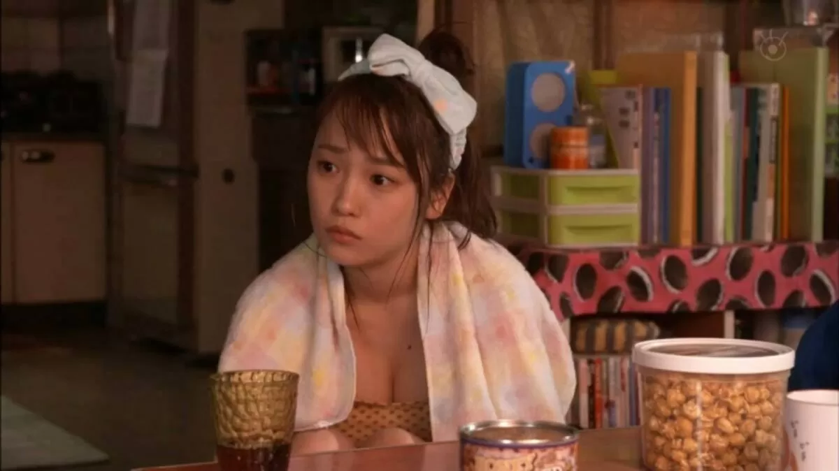 川栄李奈さんの人妻おっぱいを視姦しよう!!002