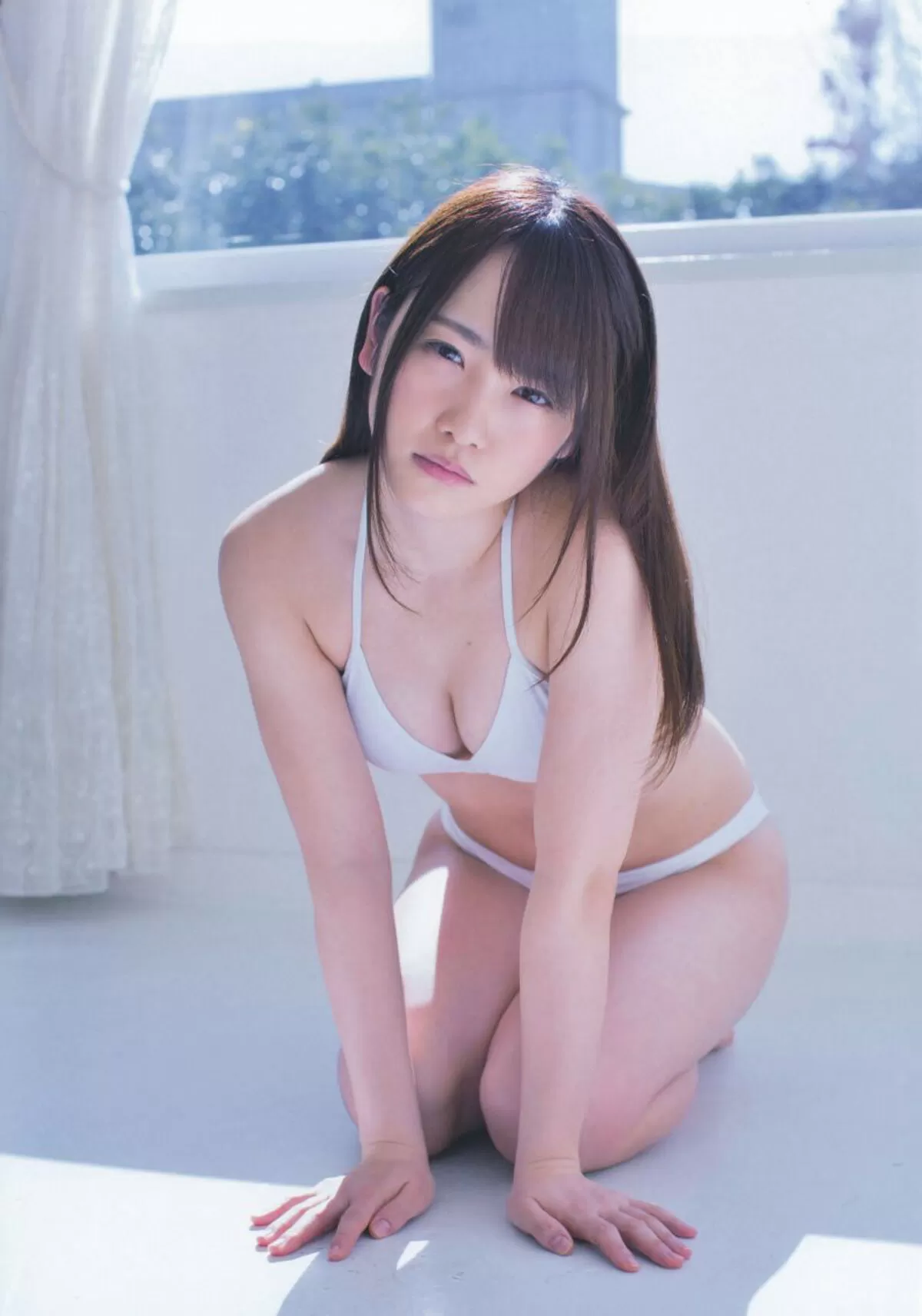 川栄李奈さんの人妻おっぱいを視姦しよう!!037