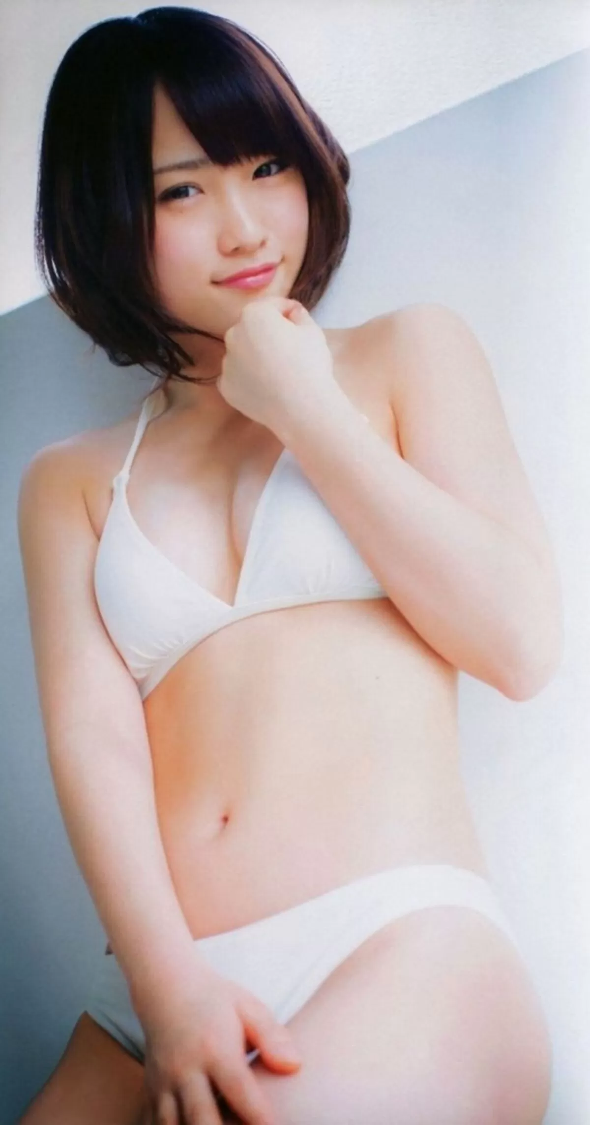 川栄李奈さんの人妻おっぱいを視姦しよう!!049