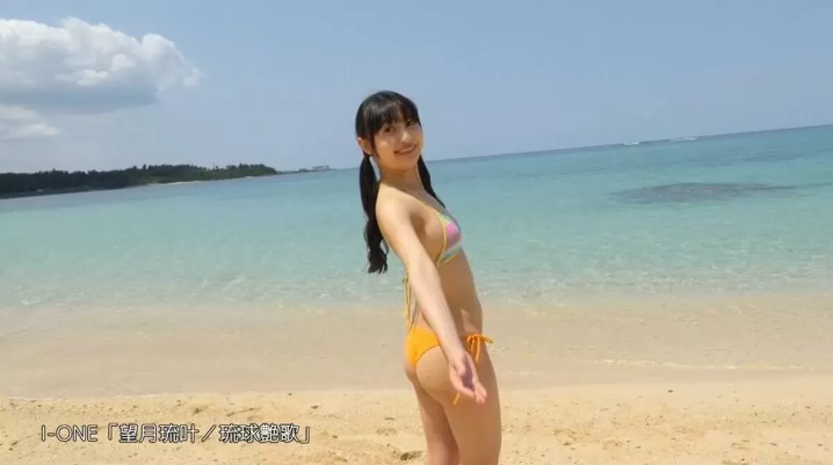 望月琉叶エロ画像042