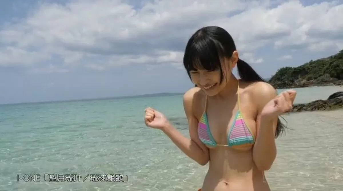 望月琉叶エロ画像051
