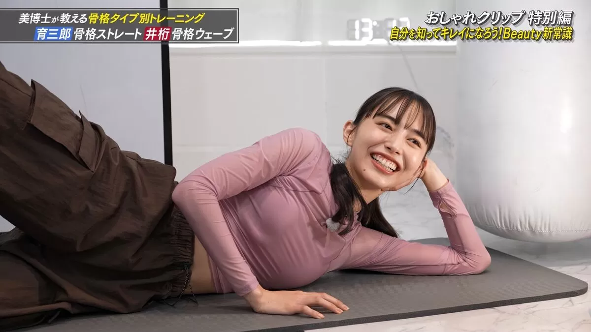 【画像】モデル井桁弘恵がおしゃれクリップでエロいパツパツ着衣おっぱいを大胆晒し!タイトすぎる衣装に押し込まれたおっぱいが強調されまくり004