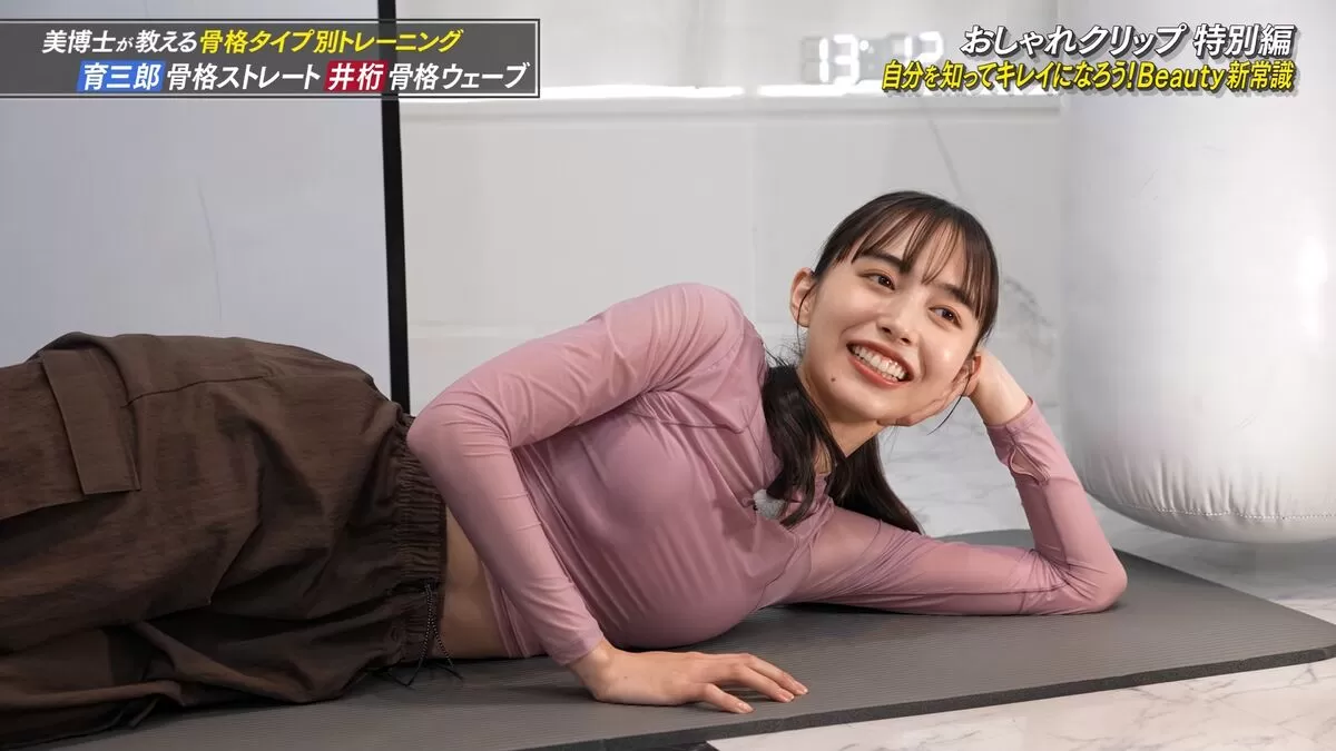 【画像】モデル井桁弘恵がおしゃれクリップでエロいパツパツ着衣おっぱいを大胆晒し!タイトすぎる衣装に押し込まれたおっぱいが強調されまくり005