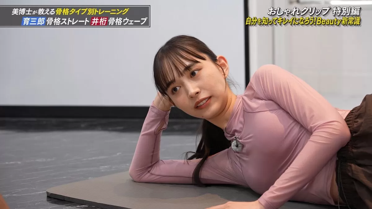 【画像】モデル井桁弘恵がおしゃれクリップでエロいパツパツ着衣おっぱいを大胆晒し!タイトすぎる衣装に押し込まれたおっぱいが強調されまくり007
