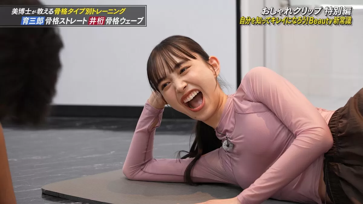 【画像】モデル井桁弘恵がおしゃれクリップでエロいパツパツ着衣おっぱいを大胆晒し!タイトすぎる衣装に押し込まれたおっぱいが強調されまくり008