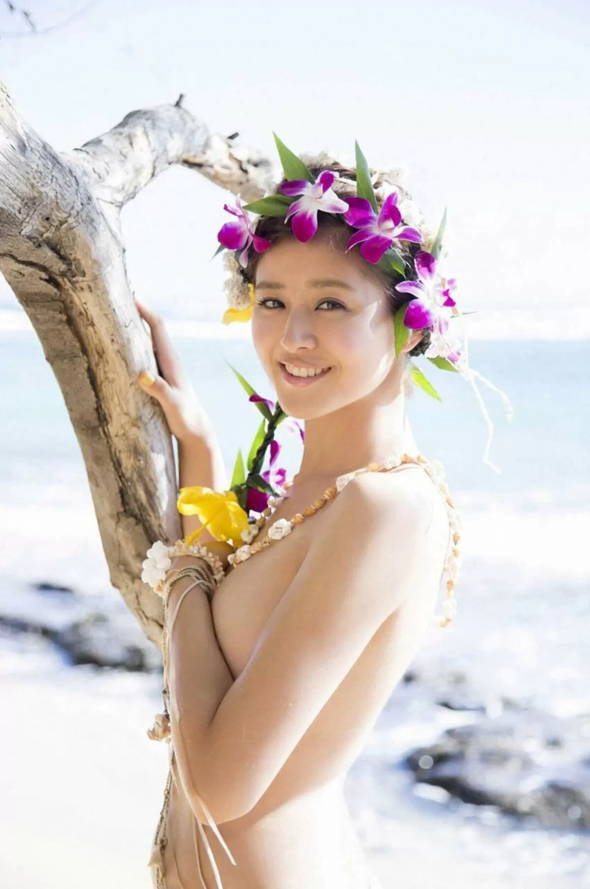 手ブラヌードの写真集をだした芸能人のおっぱい画像集めてみた026