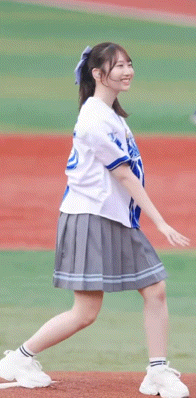 【画像+動画】日向坂46・藤嶌果歩が横浜スタジアム始球式で乳揺れしまくる！投球動作で激しく弾む規格外爆乳にファン大興奮003