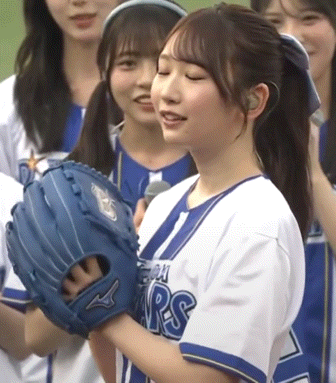 【画像+動画】日向坂46・藤嶌果歩が横浜スタジアム始球式で乳揺れしまくる！投球動作で激しく弾む規格外爆乳にファン大興奮004