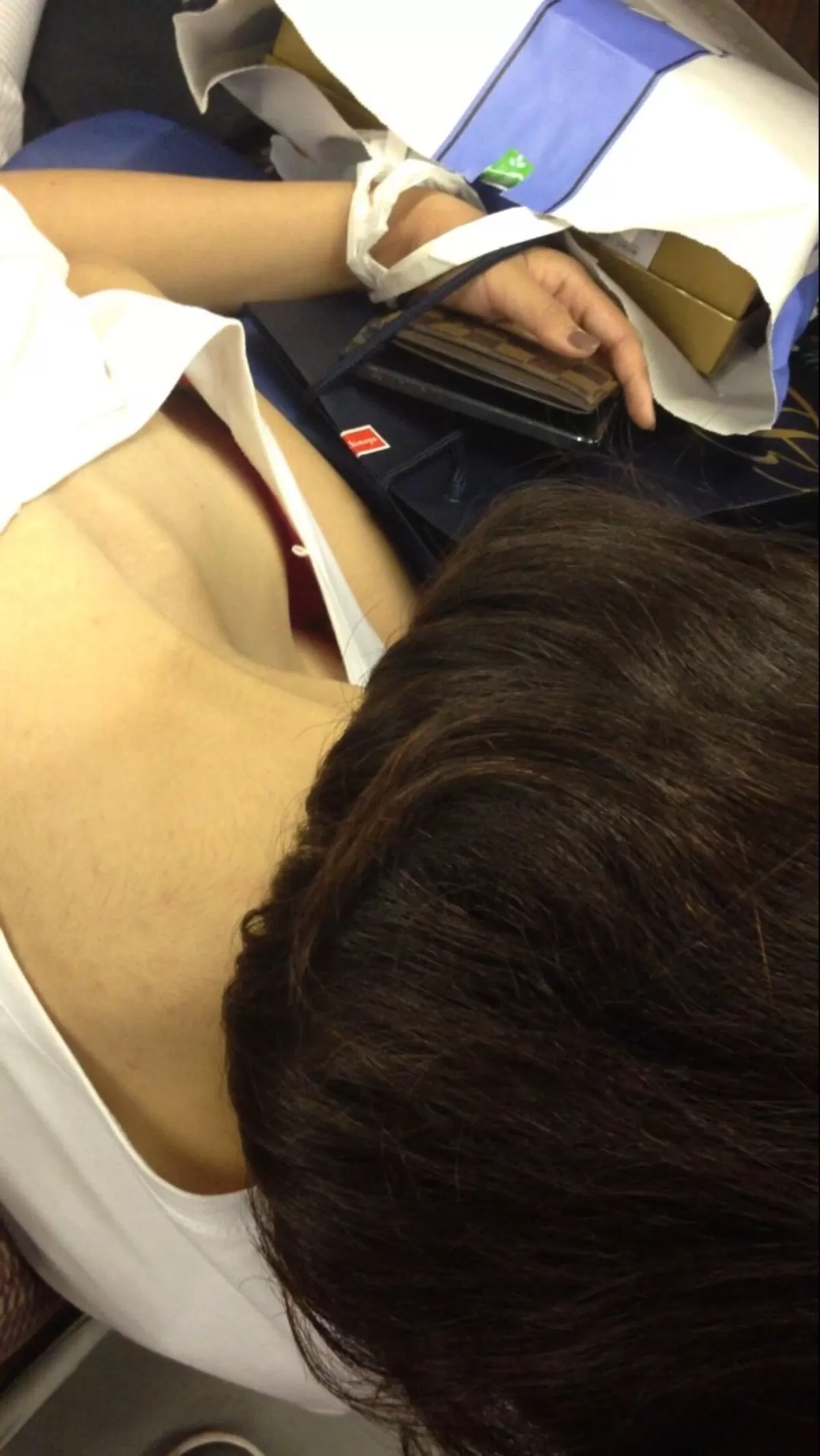 電車内胸チラエロ画像119
