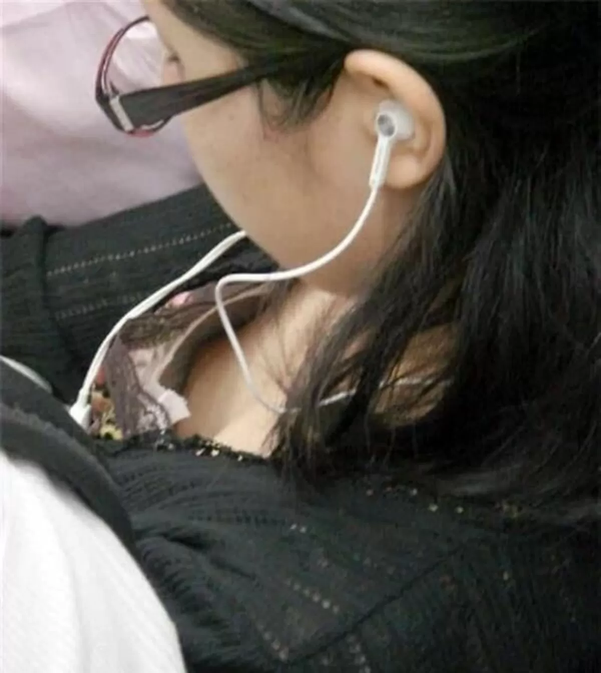 電車内胸チラエロ画像157