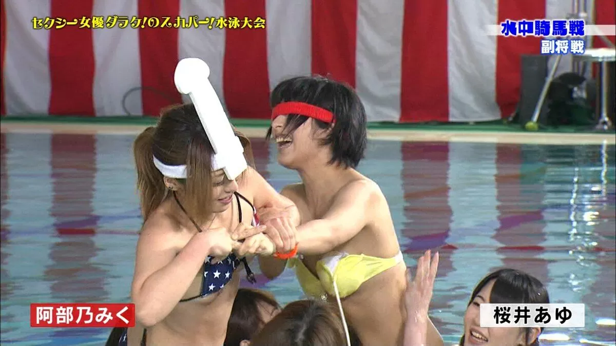 水泳大会乳首ポロリ画像005